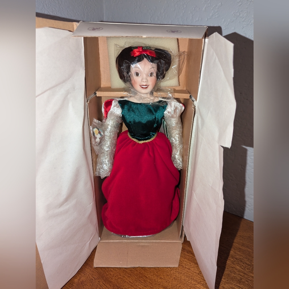 Snow White At Christmas Ashton Drake Collectibles Porcelain Doll New In …